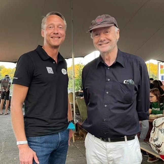 Prof. Dr. Günter Faltin (left) and Holger Holland, Director of the WCI, at the World Cleanup Day cleanup at Plötzensee, Berlin
