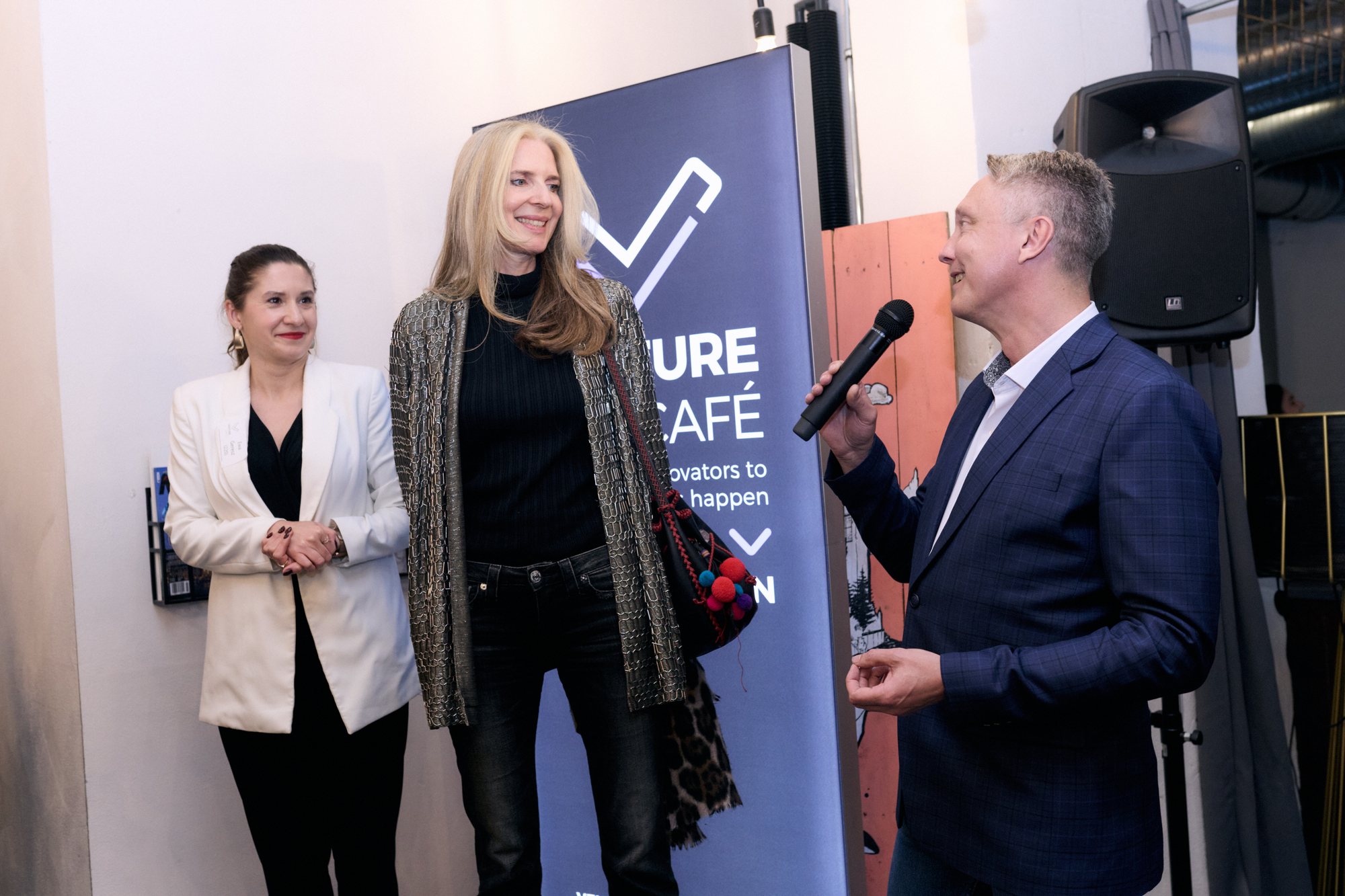 Holger Holland introducing the mentors at Venture Café Berlin