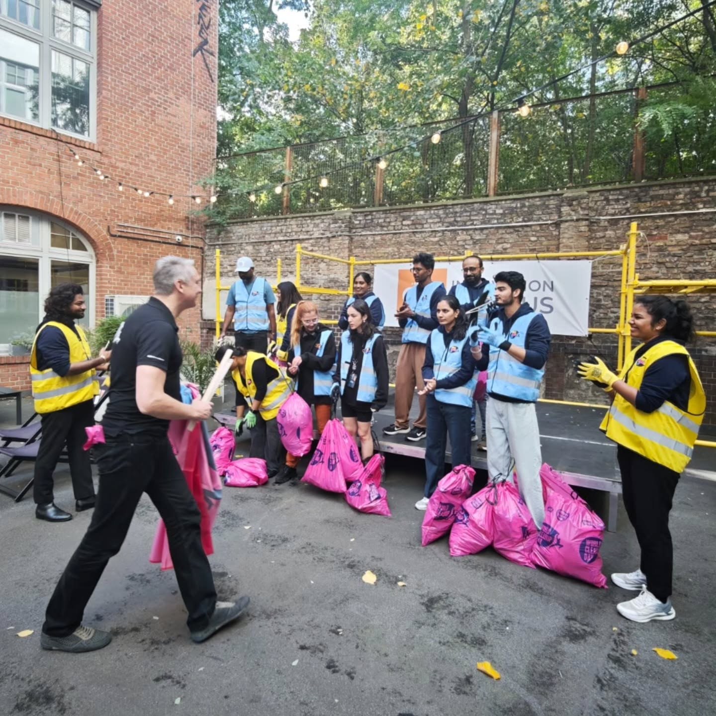Participants with full bags back at CIC Berlin
